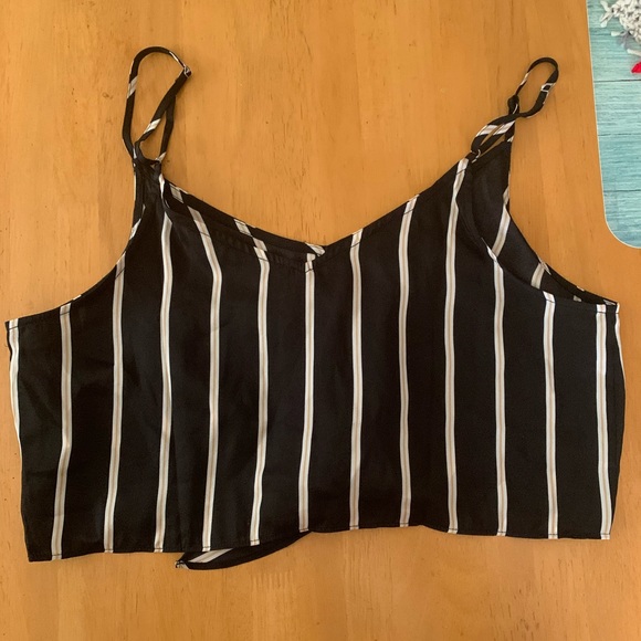 Cropped Tank Top - Picture 4 of 4